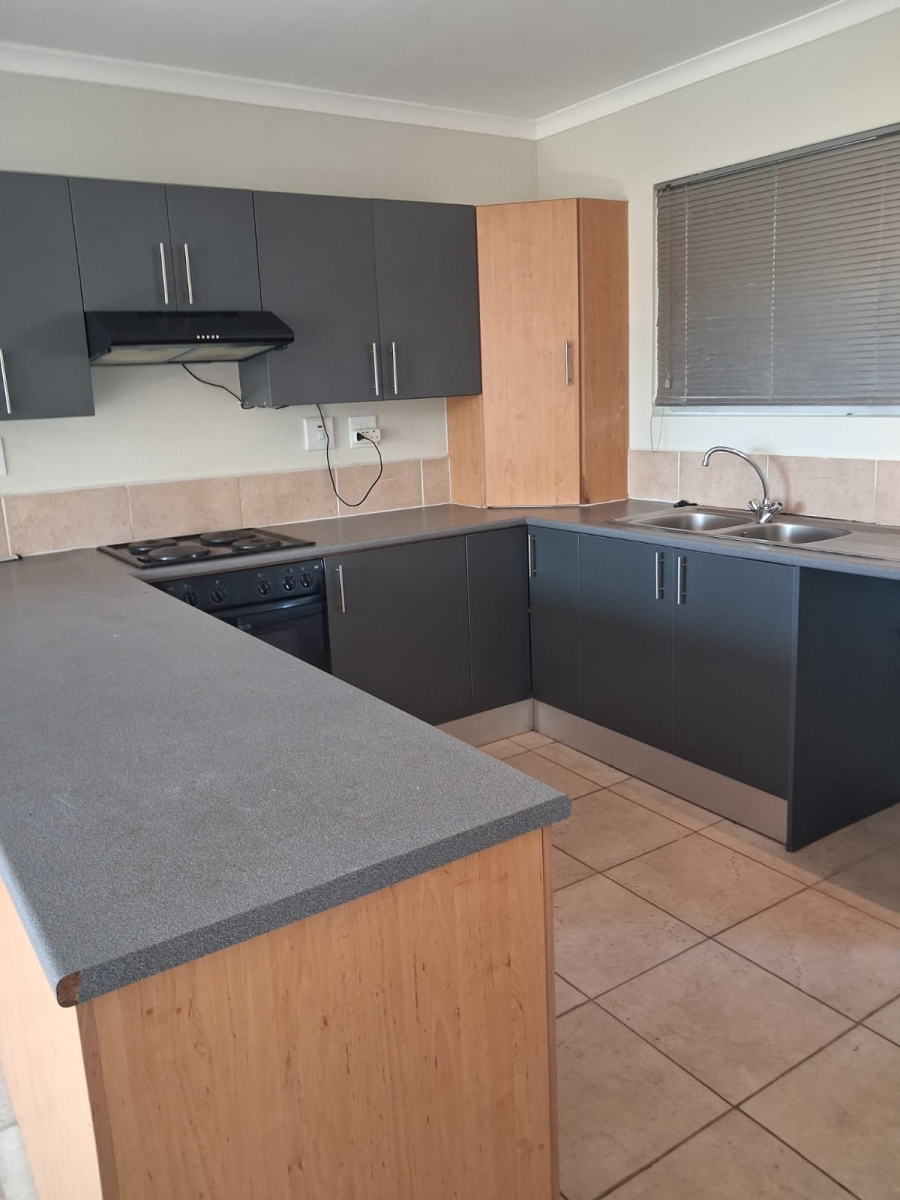 To Let 2 Bedroom Property for Rent in Beacon Bay North Eastern Cape